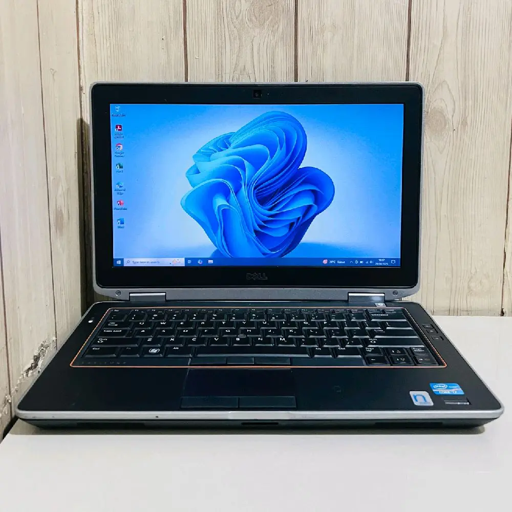 Laptop Dell Latitude E6320 Core i7 Ram 8gb Ssd 256gb siap pakai