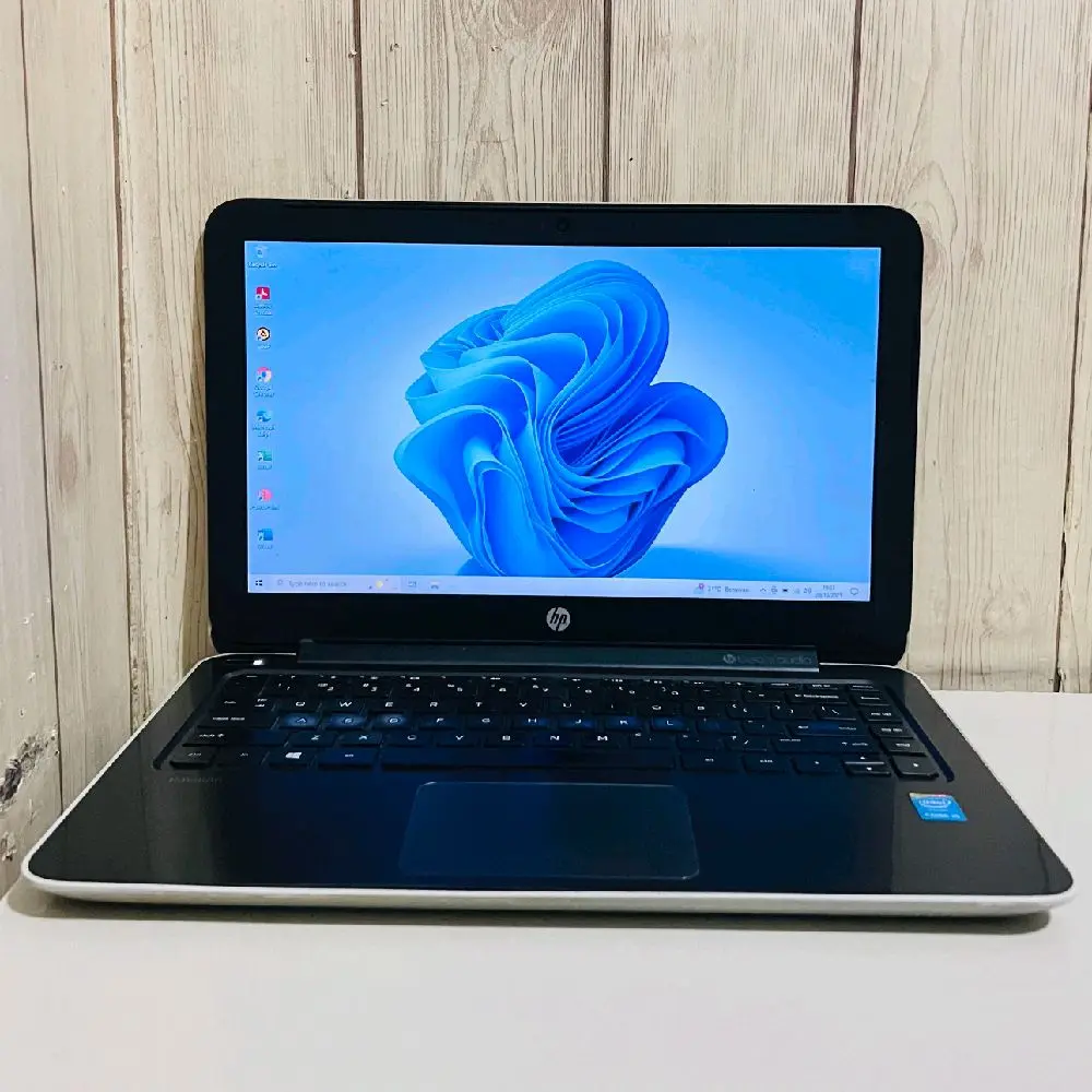 Laptop HP Pavilion 13 Core i5 Ram 8gb Ssd 256gb siap pakai